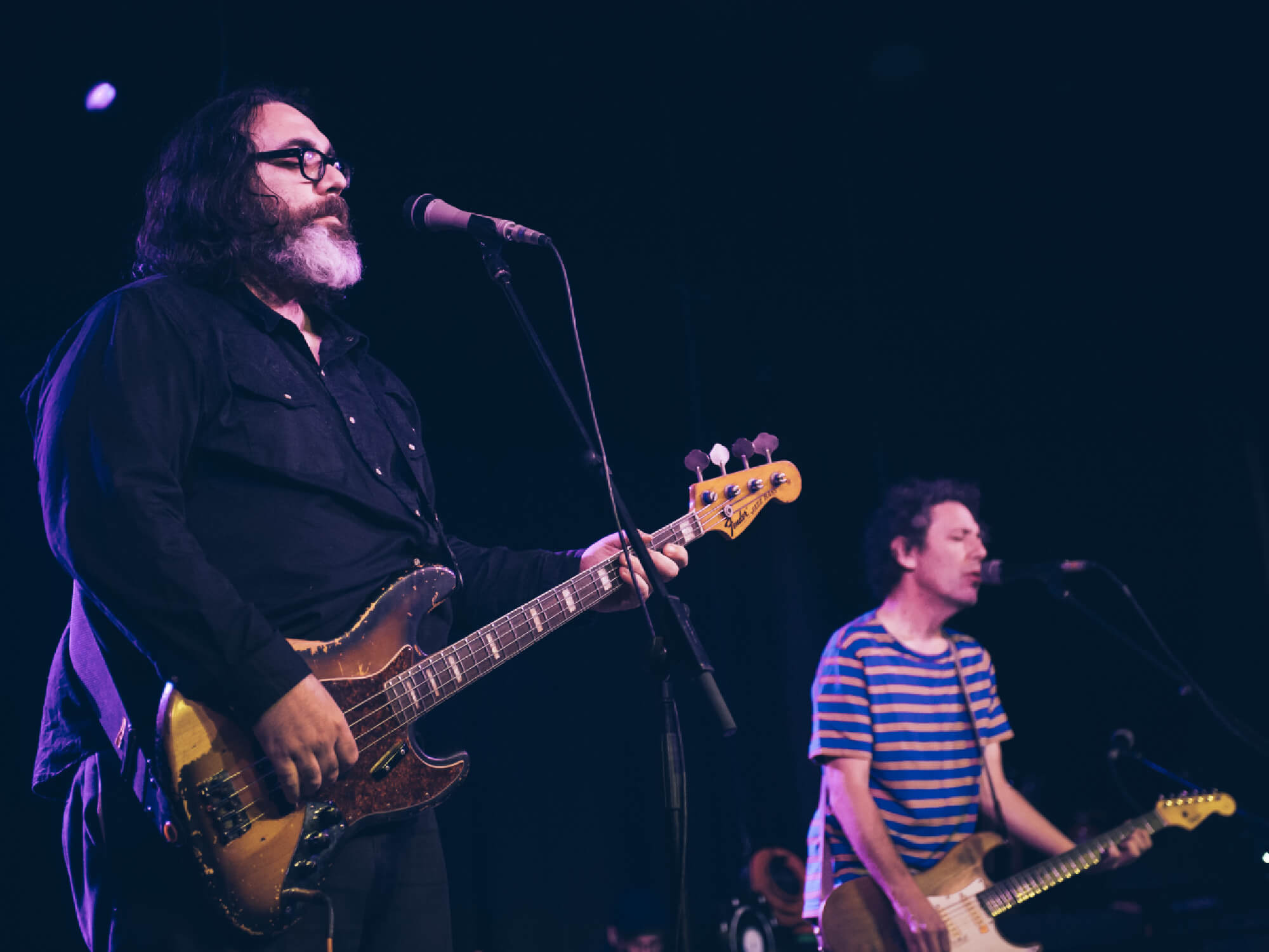 Yo La Tengo protests Tennessee’s antidrag law by performing in drag