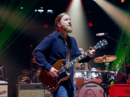 derek-trucks402000x1500