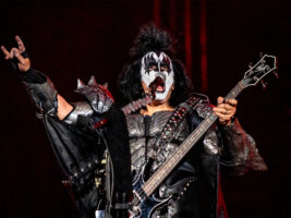 gene-simmons402000x1500