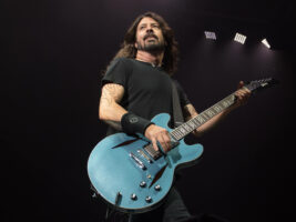 Dave-Grohl-DG-335402000x1500