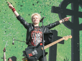 Deryck-Whibley-Sum-41402000x1500