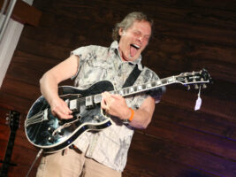 Ted-Nugent402000x1500