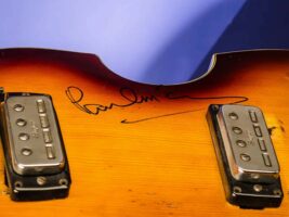 mccartney-violin-bass-signed402000x1500