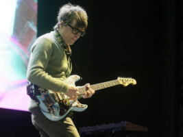 rivers-cuomo-weezer402000x1500