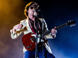 Alex-Turner402000x1500