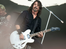 Dave-Grohl402000x1500