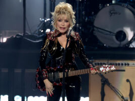 Dolly-Parton402000x1500