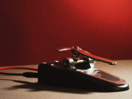 Gamechanger-Bigsby-Pedal-hero402000x1500