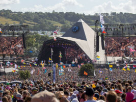 Glasto402000x1500