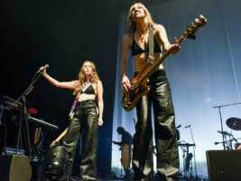 haim402000x1500