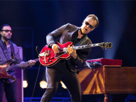 joe-bonamassa402000x1500