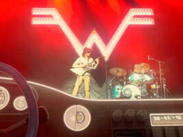 weezer-tiktoker-buddy-holly402000x1500