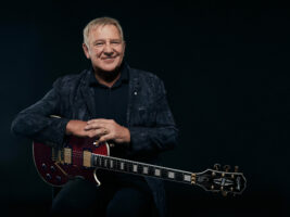Alex-Lifeson-Les-Paul-Custom402000x1500