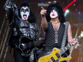 KISS-Paul-Stanley-Gene-Simmons402000x1500