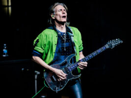 Steve-Vai402000x1500