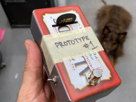 acorn-amps-pedal-pick-dispenser402000x1500