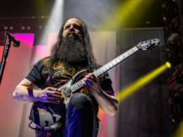 john-petrucci402000x1500