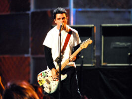 Billie-Joe-Armstrong-Green-Day-hero402000x1500