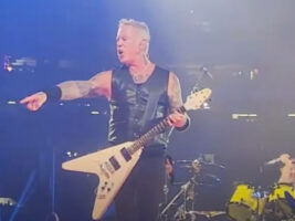 james-hetfield-pointing-fan402000x1500