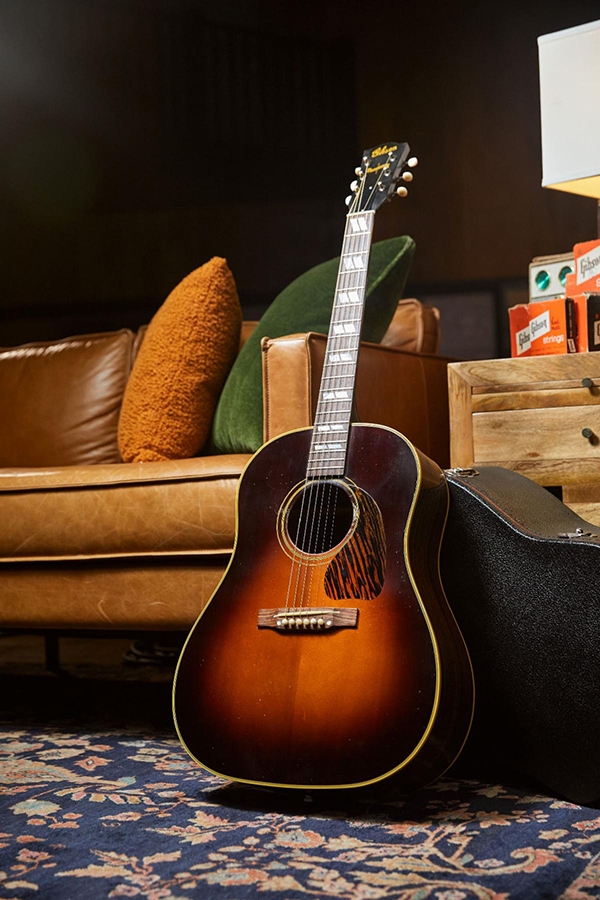 Gibson Custom Shop Murphy Lab Collection Unveils Five Iconic Light Aged ...