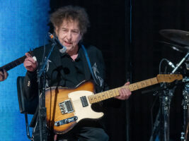 Bob-Dylan-Farm-Aid402000x1500