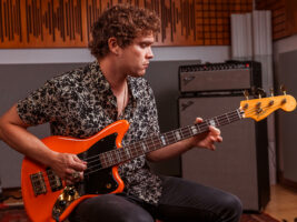 Mike-Kerr-signature-Fender-Jaguar-bass-hero402000x1500