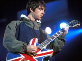 Noel-Gallagher-Epiphone-Sheraton-Union-Jack-Patrick-Ford-Redferns402000x1500