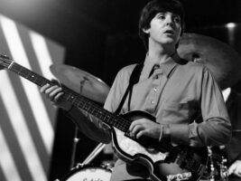 Paul-McCartney-Hofner402000x1500