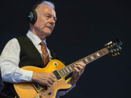 Robert-Fripp402000x1500-1