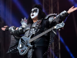 gene-simmons402000x1500