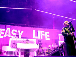Easy-Life402000x1500