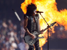 KISS-Paul-Stanley402000x1500