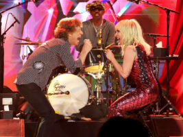 Stones-Gaga402000x1500