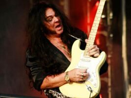 Yngwie-Malmsteen-2402000x1500