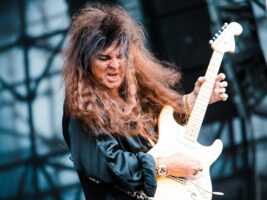 Yngwie-Malmsteen402000x1500