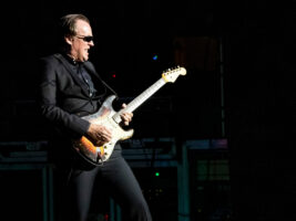 joe-bonamassa402000x1500-1