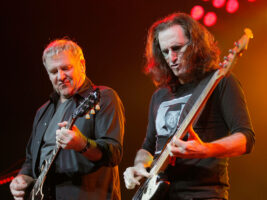 Alex-Lifeson-Geddy-Lee402000x1500