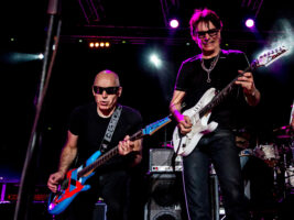 Joe-Satriani-Steve-Vai402000x1500