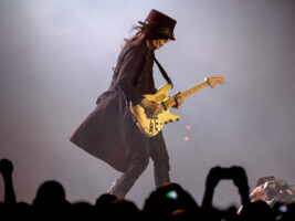 Mick-Mars-Motley-Crue402000x1500