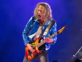 Kirk-Hammett-solos402000x1500