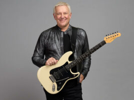 Alex-Lifeson-signature-1402000x1500