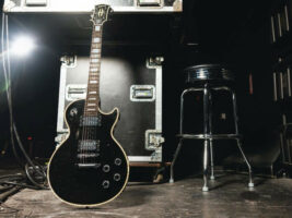 Kirk-hammett-Gibson402000x1500