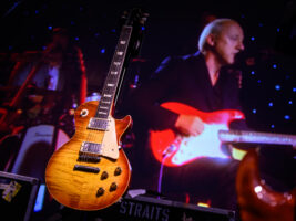 Mark-Knopfler-Guitar-Auction402000x1500