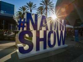 NAMM-Guitar402000x1500