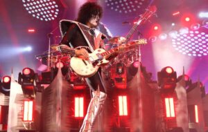 tommy-thayer-kevin-mazur-1