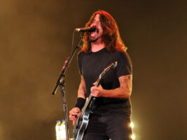 Dave-Grohl-performing-2014-credit-Jim-Dyson-Redferns-Getty402000x1500