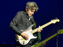 Eric-Johnson2402000x1500