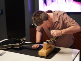 Gibson-Noel-Gallagher-LP-Custom402000x1500