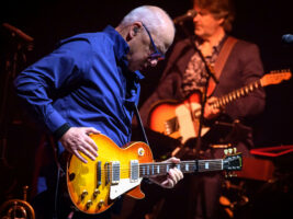 Mark-Knopfler402000x1500