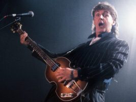 Paul-McCartney-Hofner402000x1500